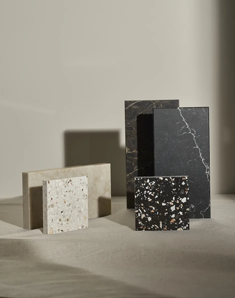 Materialen: hout, steen en matte lak